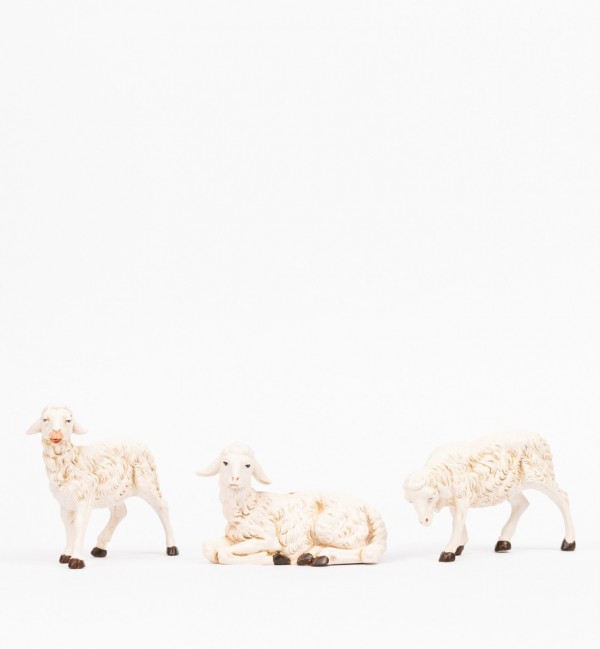 Owieczki do szopki w tradycyjnym kolorze wys. 30 cm